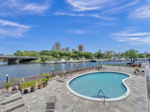 300 Diplomat Pkwy, Unit 204, Hallandale Beach, FL 33009