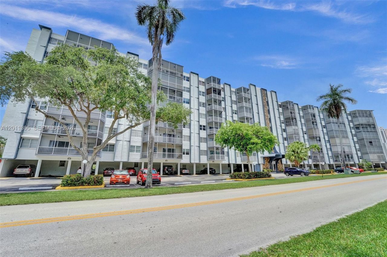 300 Diplomat Pkwy, Unit 204, Hallandale Beach, FL 33009 Photo
