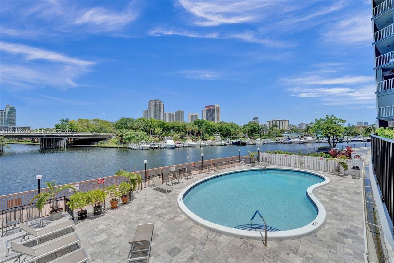 300 Diplomat Pkwy, Unit 204, Hallandale Beach, FL 33009 Photo