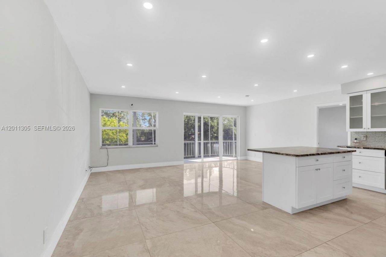 300 Diplomat Pkwy , Unit 204, Hallandale Beach, FL 33009 Photo