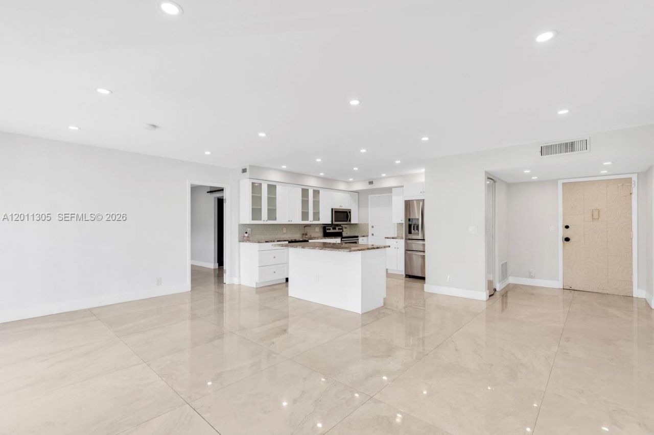 300 Diplomat Pkwy , Unit 204, Hallandale Beach, FL 33009 Photo