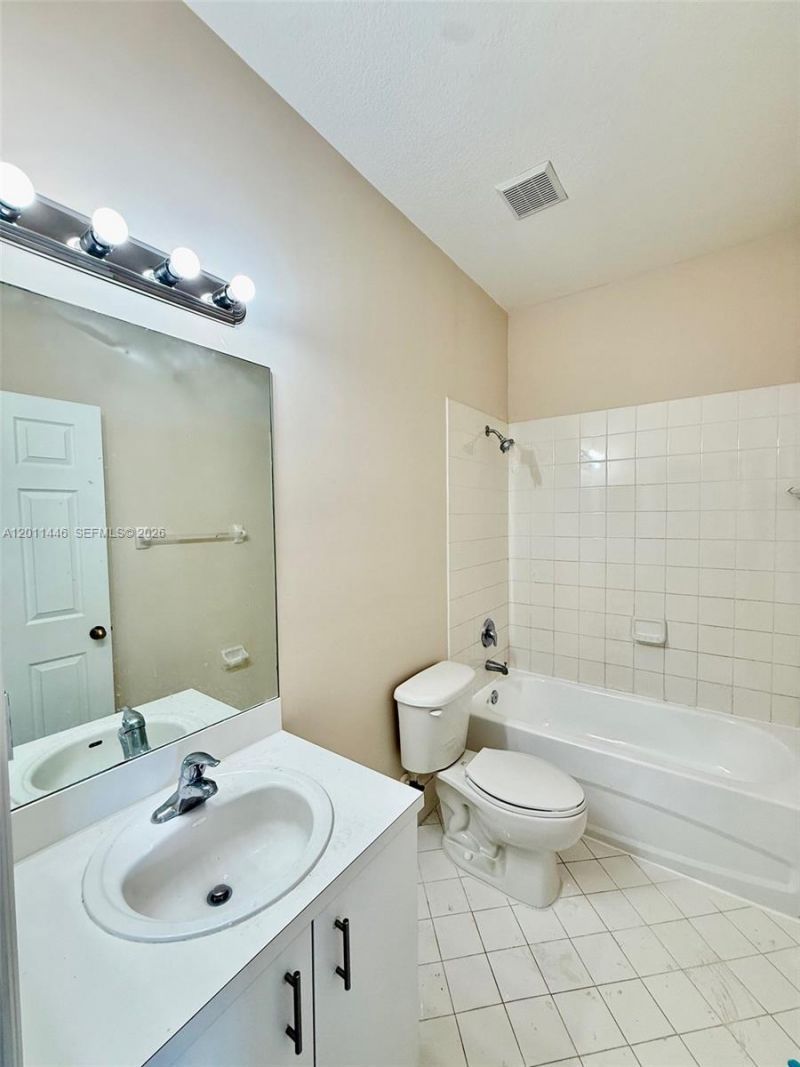 9261 SW 220th Ter, Cutler Bay, FL 33190 Photo