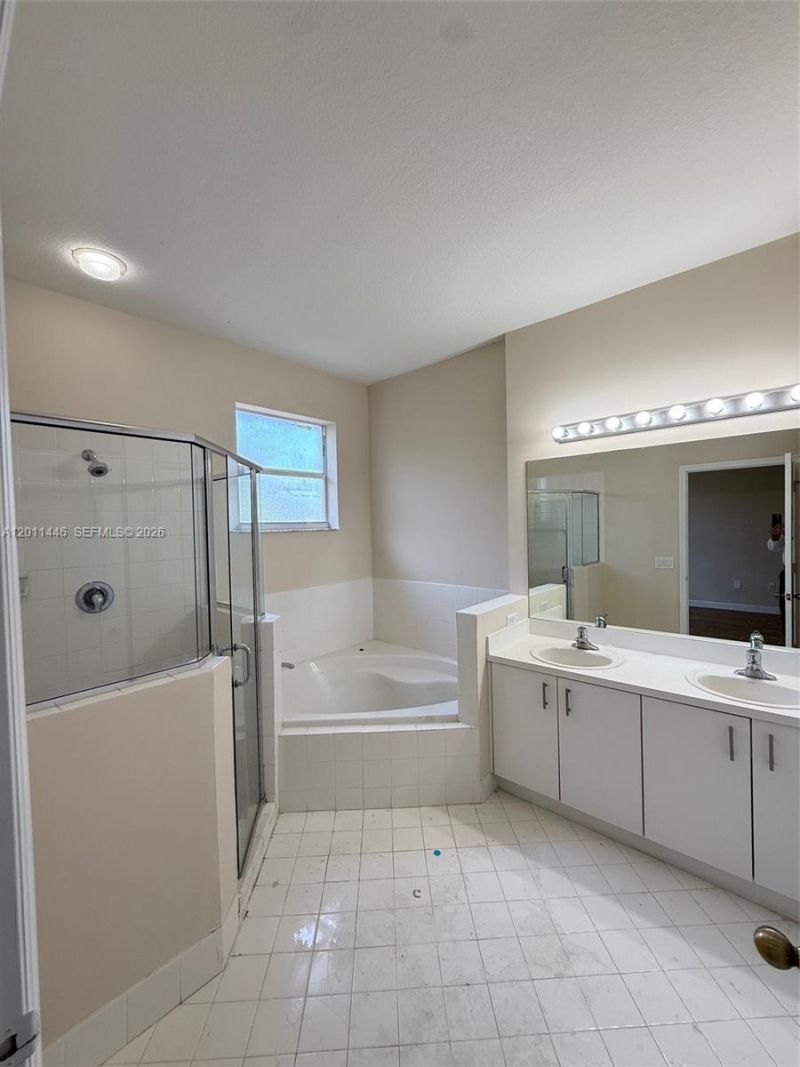 9261 SW 220th Ter, Cutler Bay, FL 33190 Photo