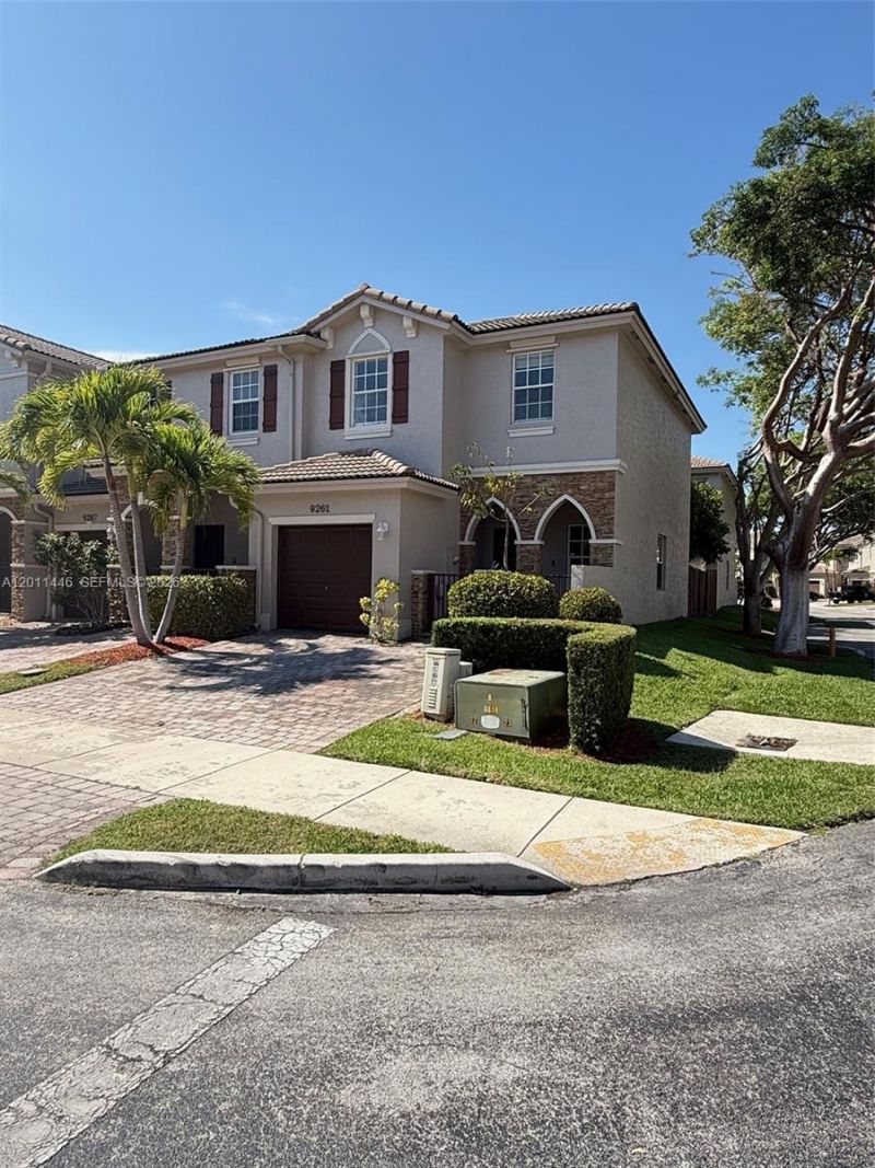 9261 SW 220th Ter, Cutler Bay, FL 33190 Photo
