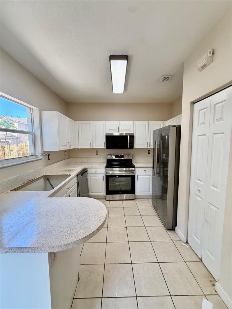 9261 SW 220th Ter, Cutler Bay, FL 33190 Photo