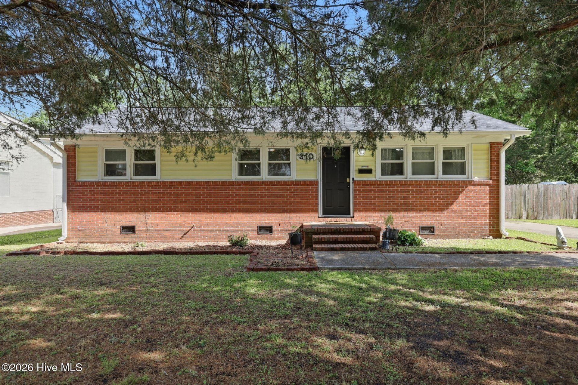 310 White Oak Street, Jacksonville, NC 28540 Main Photo
