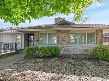 3630 N Briarcliff Road, Kansas City, MO 64116