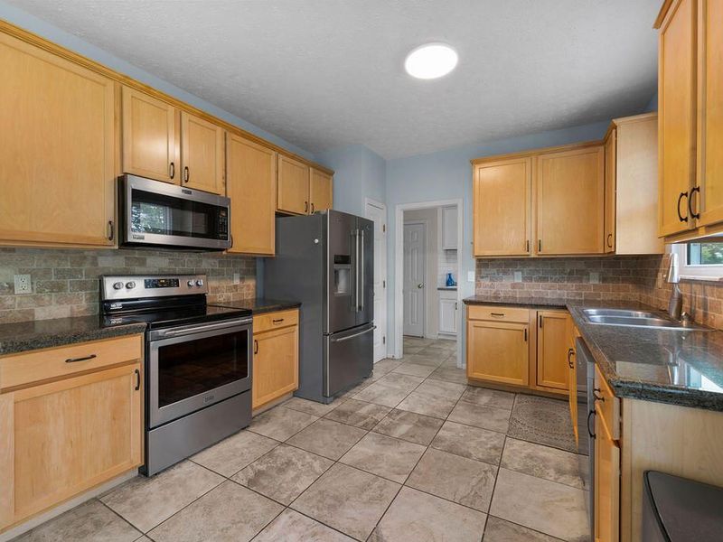 9788 Cherbourg Drive, Union, KY 41091 Photo 12