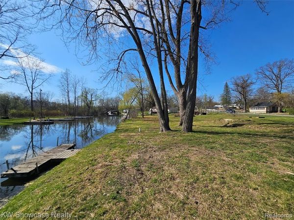 4120 Navarra Court, White Lake Twp, MI 48383