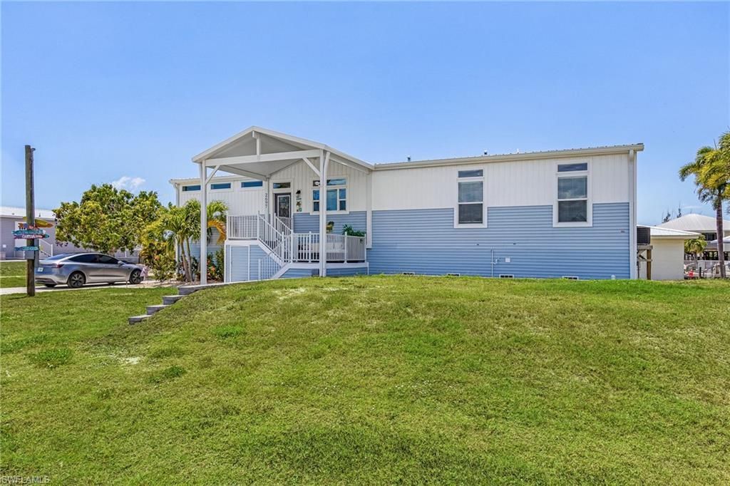 2697 Heron Ct, Saint James City, FL 33956 Photo
