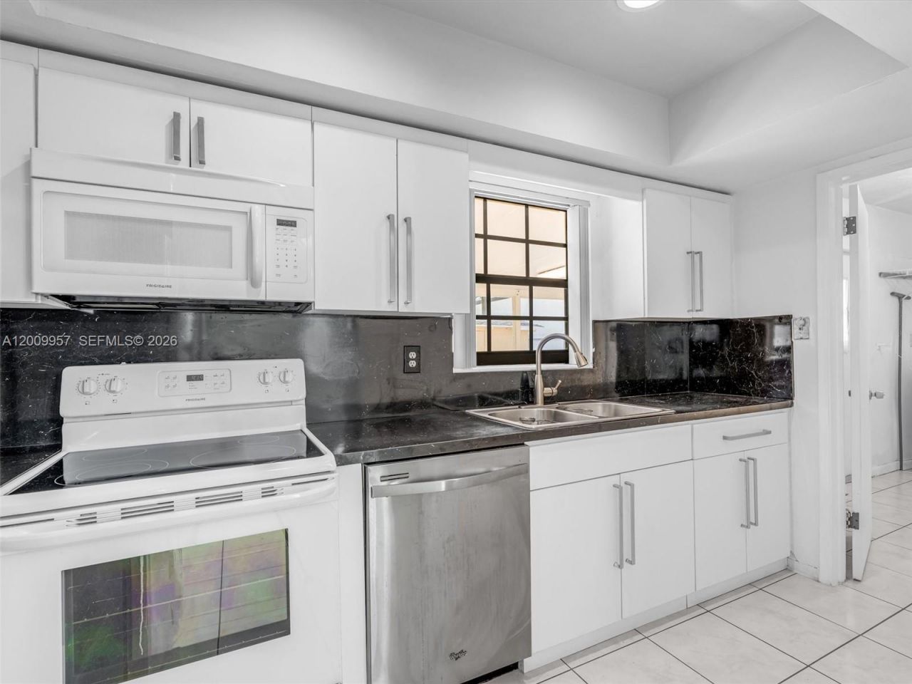 1322 SW 26th Ter, Fort Lauderdale, FL 33312 Photo