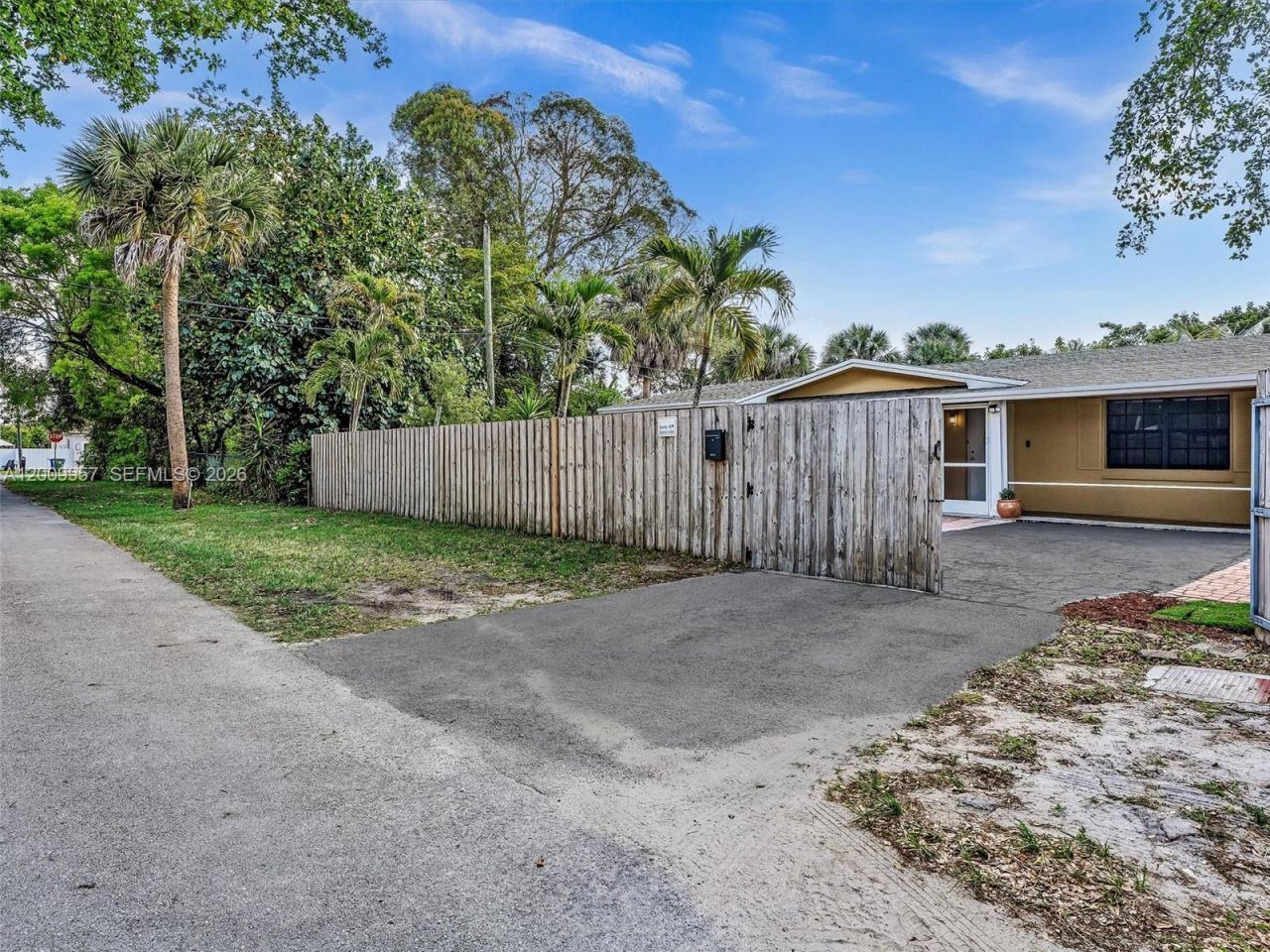 1322 SW 26th Ter, Fort Lauderdale, FL 33312 Photo