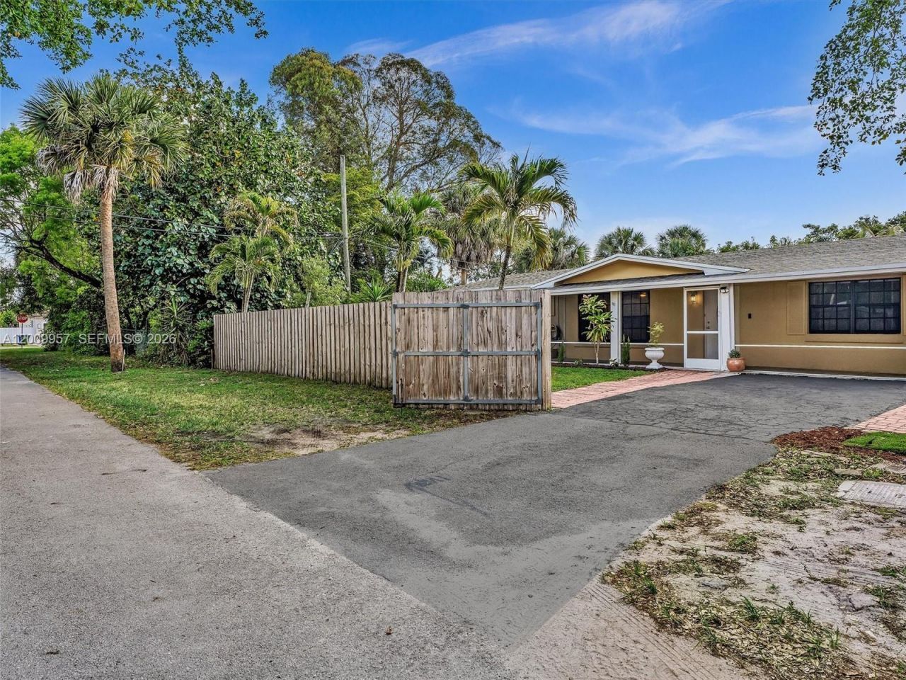 1322 SW 26th Ter, Fort Lauderdale, FL 33312 Photo