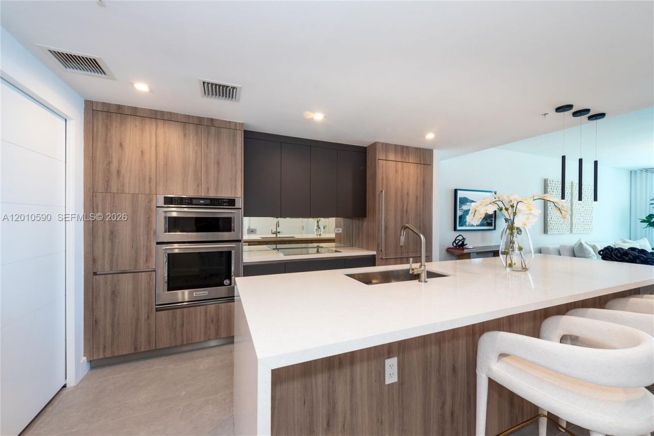 3801 Collins Ave , Unit 1502, Miami Beach, FL 33140 Photo