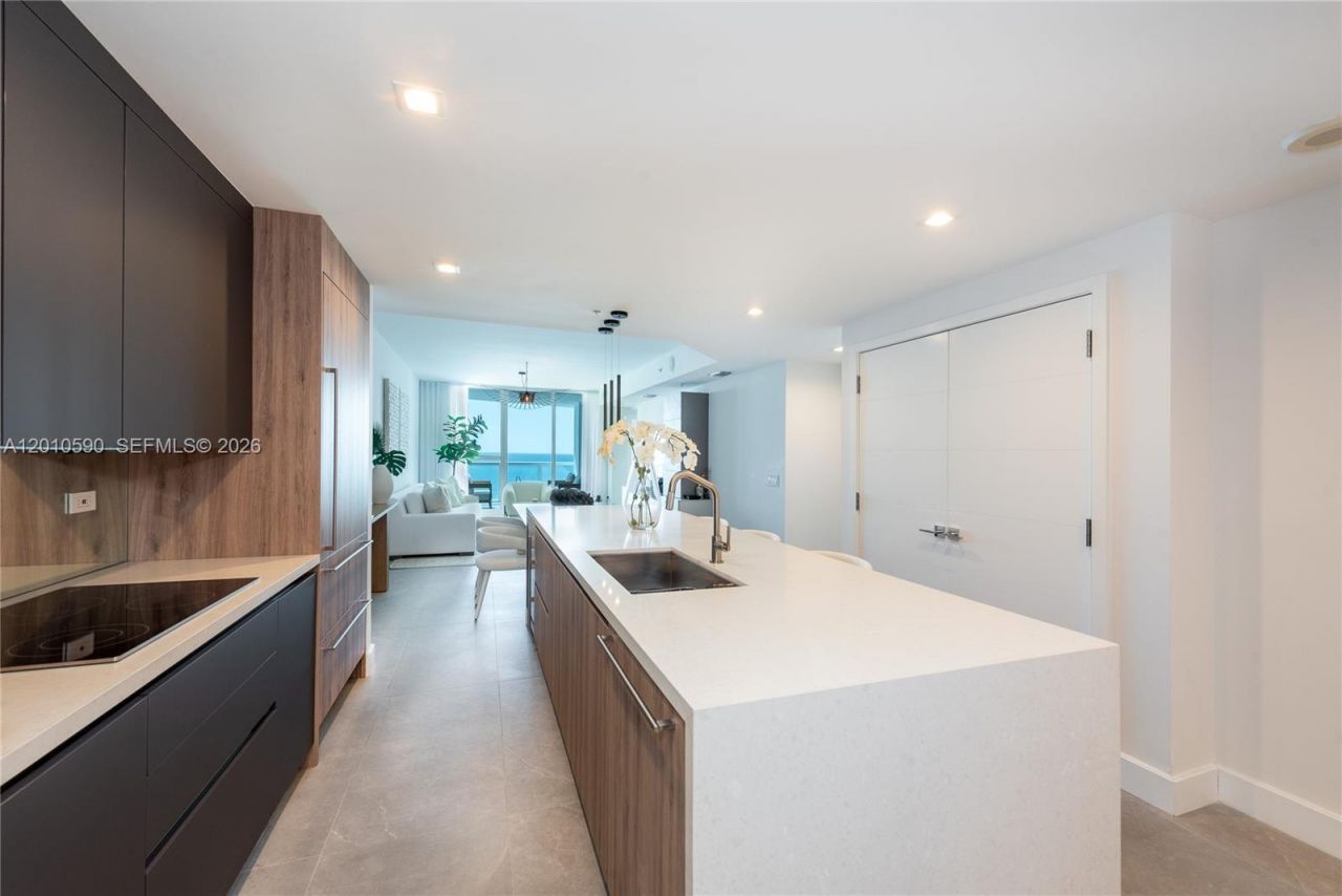 3801 Collins Ave , Unit 1502, Miami Beach, FL 33140 Photo