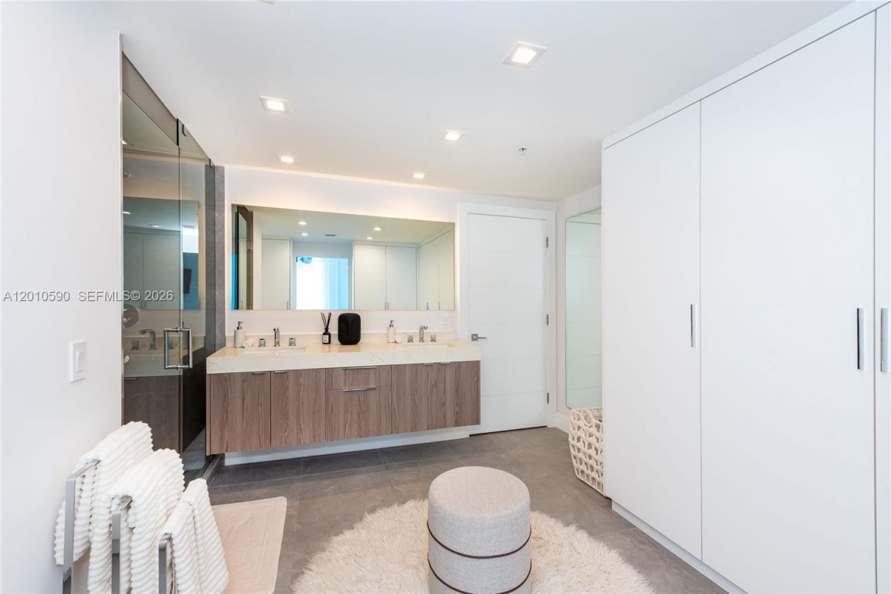 3801 Collins Ave , Unit 1502, Miami Beach, FL 33140 Photo