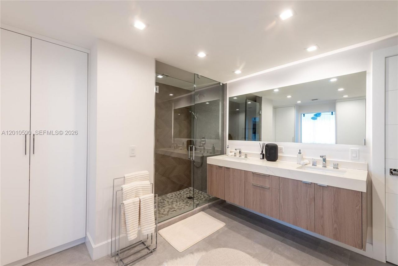 3801 Collins Ave , Unit 1502, Miami Beach, FL 33140 Photo