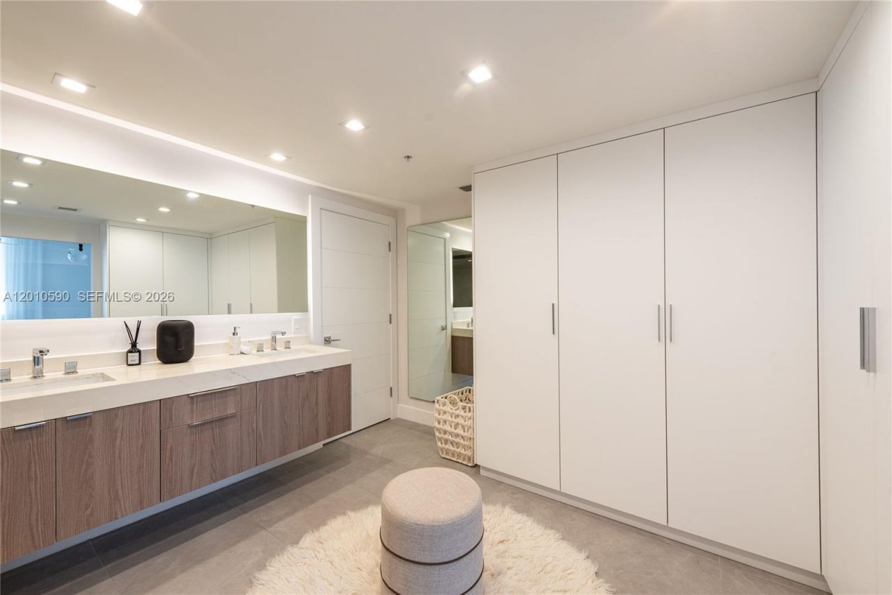 3801 Collins Ave , Unit 1502, Miami Beach, FL 33140 Photo