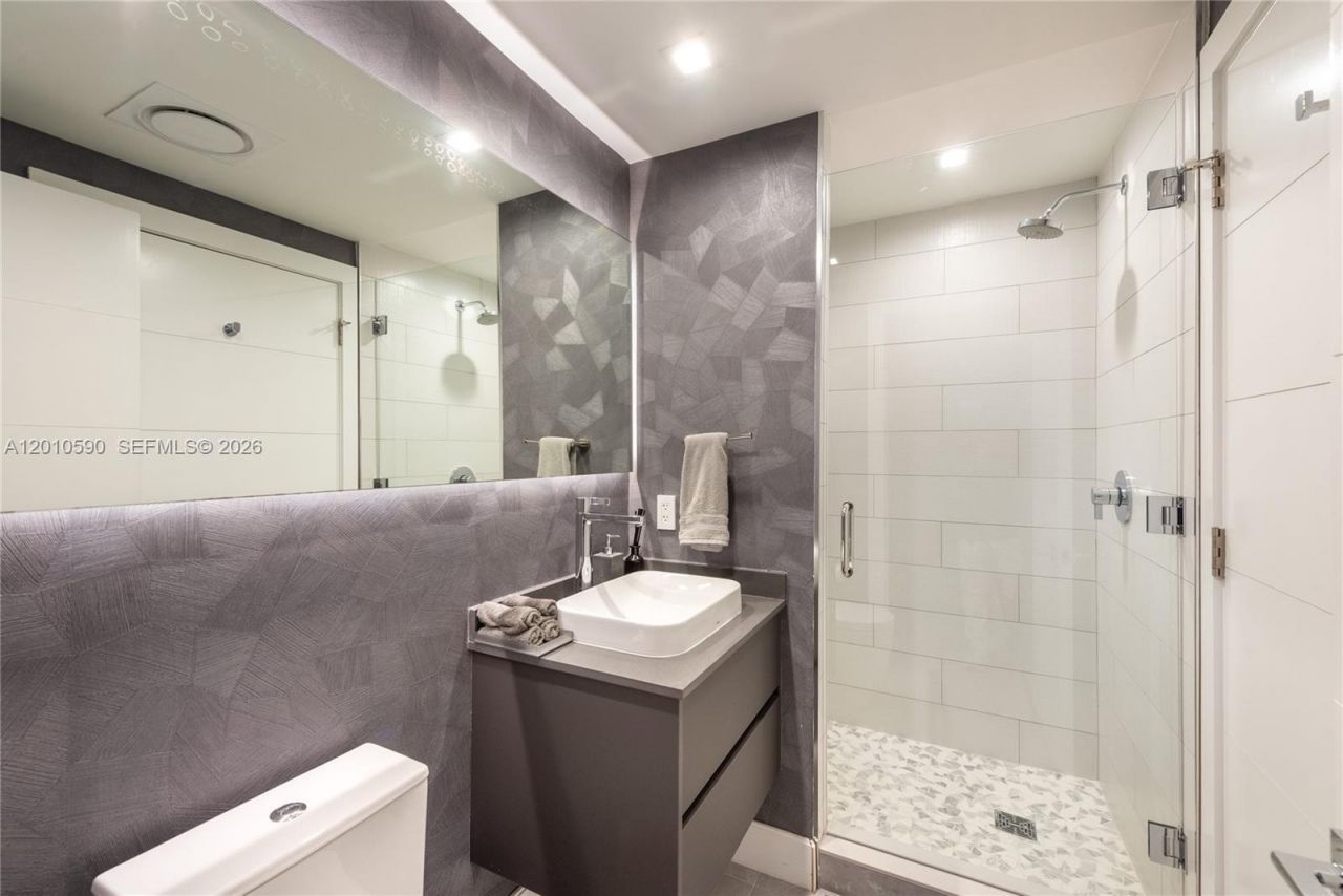 3801 Collins Ave , Unit 1502, Miami Beach, FL 33140 Photo