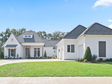 111 Leaning Oak Drive , Lafayette, LA 70508
