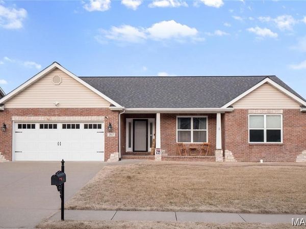 2617 LAUREN LAKE Drive , Belleville, IL 62221