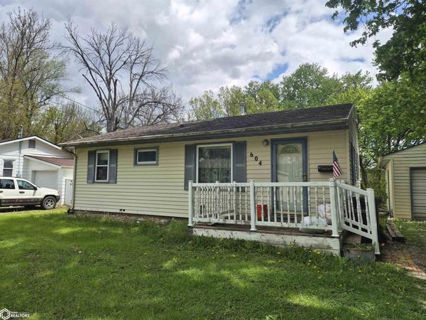 604 E 27Th Street S, Newton, IA 50208