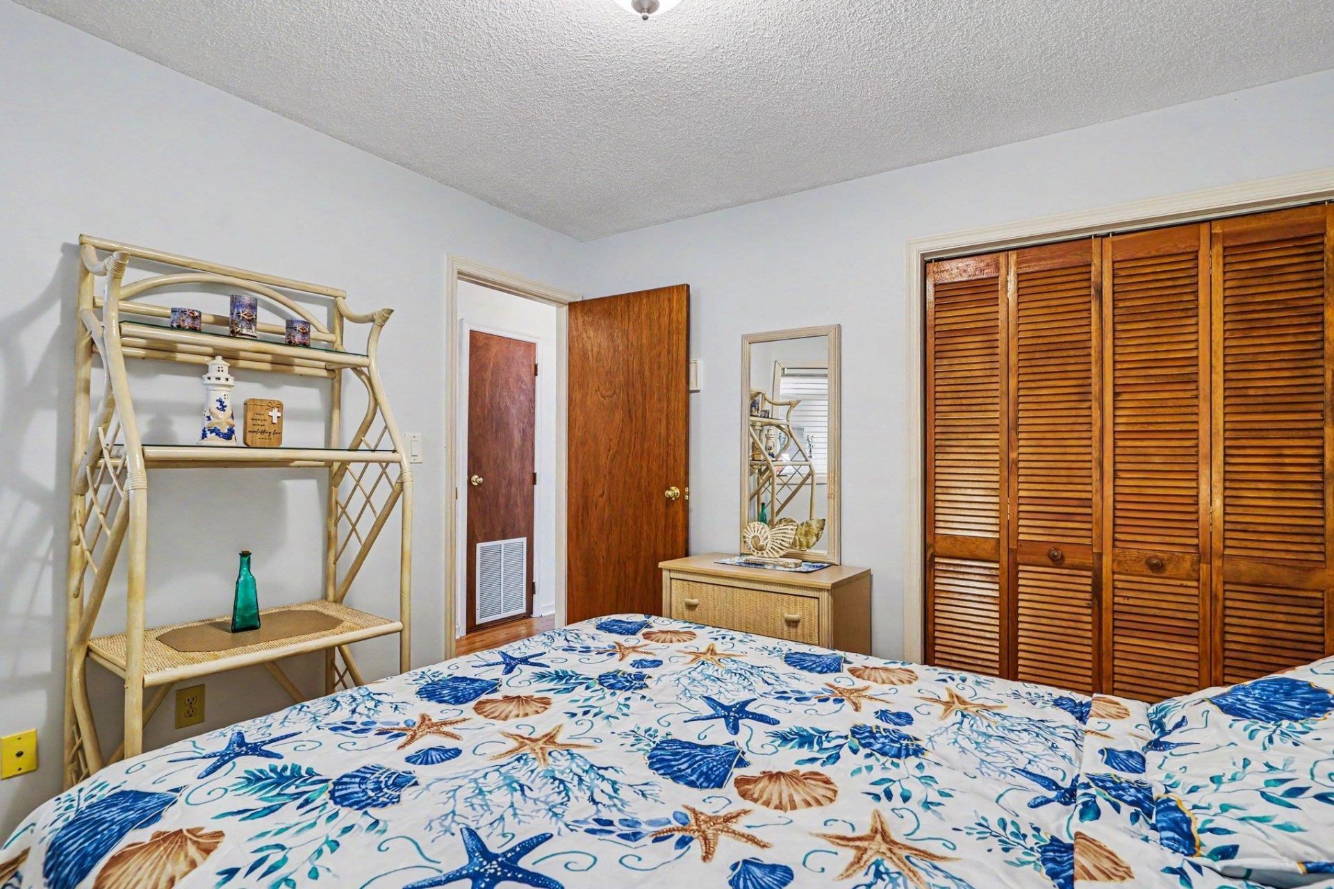 1095 Plantation Dr. W Photo 15