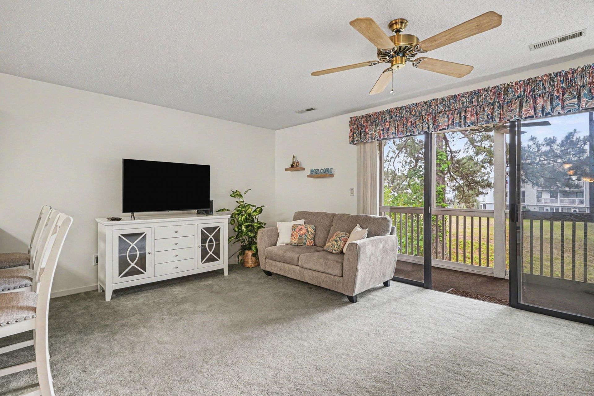 1095 Plantation Dr. W Photo 4
