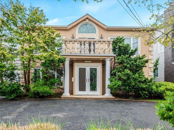 1701 Bay Boulevard , Atlantic Beach, NY 11509