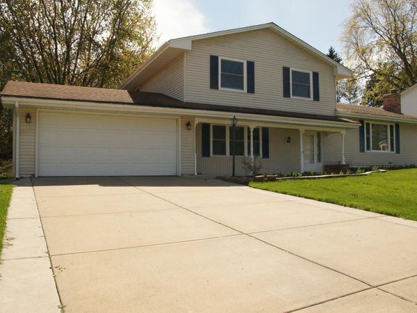 746 Belmont Lane E, Maplewood, MN 55117