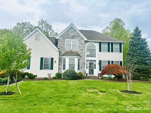 16 Poplar Drive, Cranbury, NJ 08512