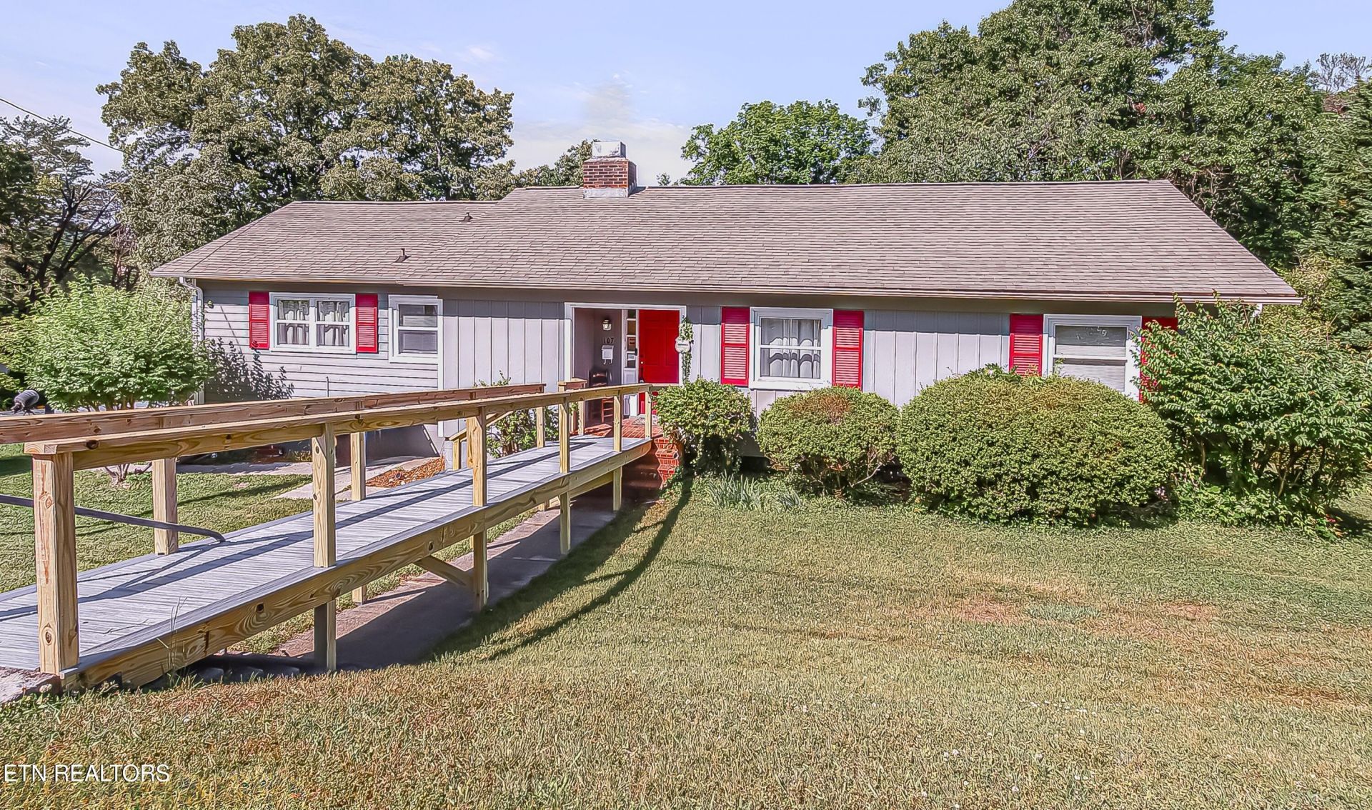 107 Nixon Rd, Oak Ridge, TN 37830 Main Photo