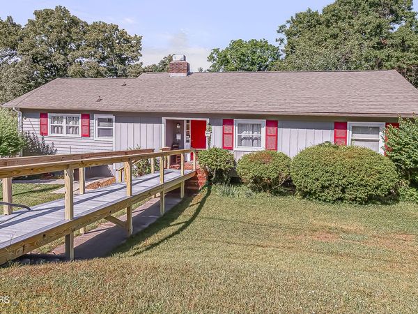 107 Nixon Rd, Oak Ridge, TN 37830