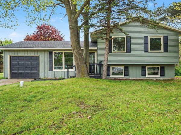52283 Reynolds Drive, Bristol, IN 46507