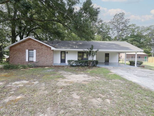 1501 Pioneer Drive, McComb, MS 39648
