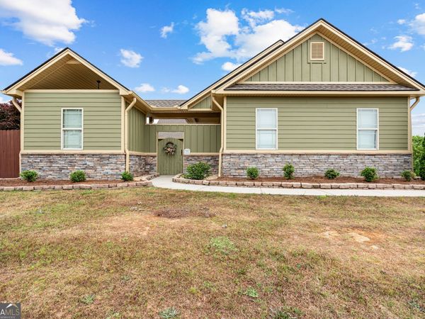 104 Field Dr, Hogansville, GA 30230