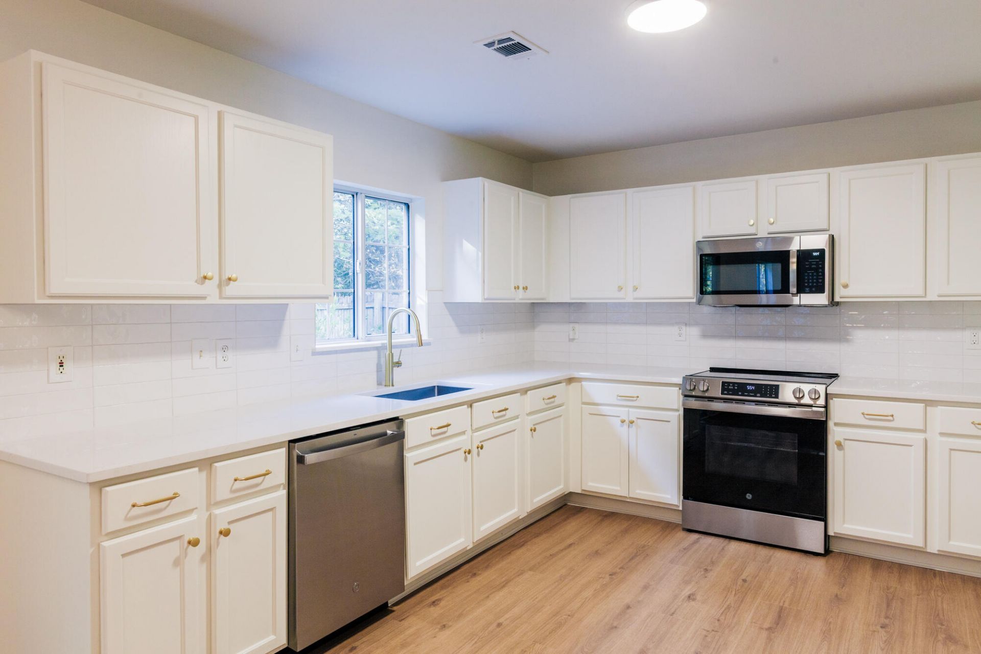 2484 Melville Road Photo 7