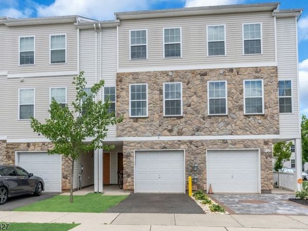 16 Paulina Pl, Franklin, NJ 08873