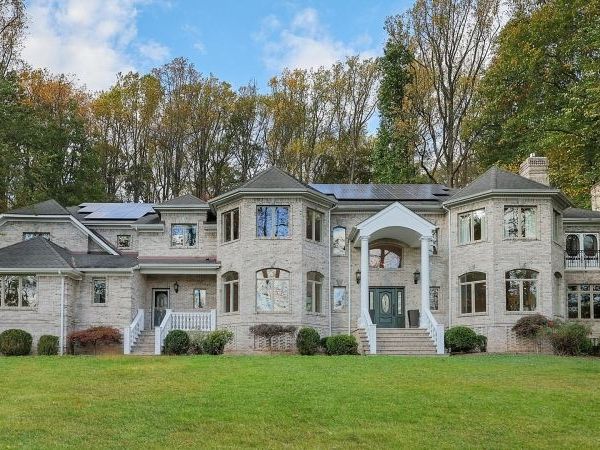 115 Old Somerset Rd, Watchung, NJ 07069