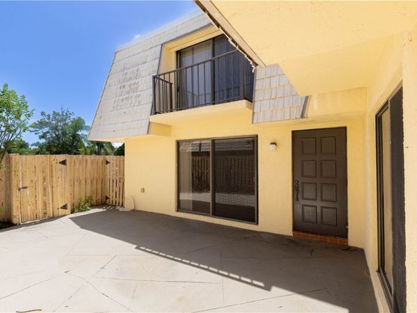 1170 6th Avenue, Unit 24B, Vero Beach, FL 32960