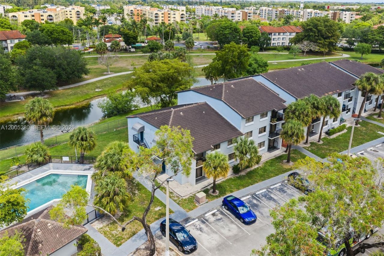 7195 NW 179th St, Unit 106, Hialeah, FL 33015 Photo