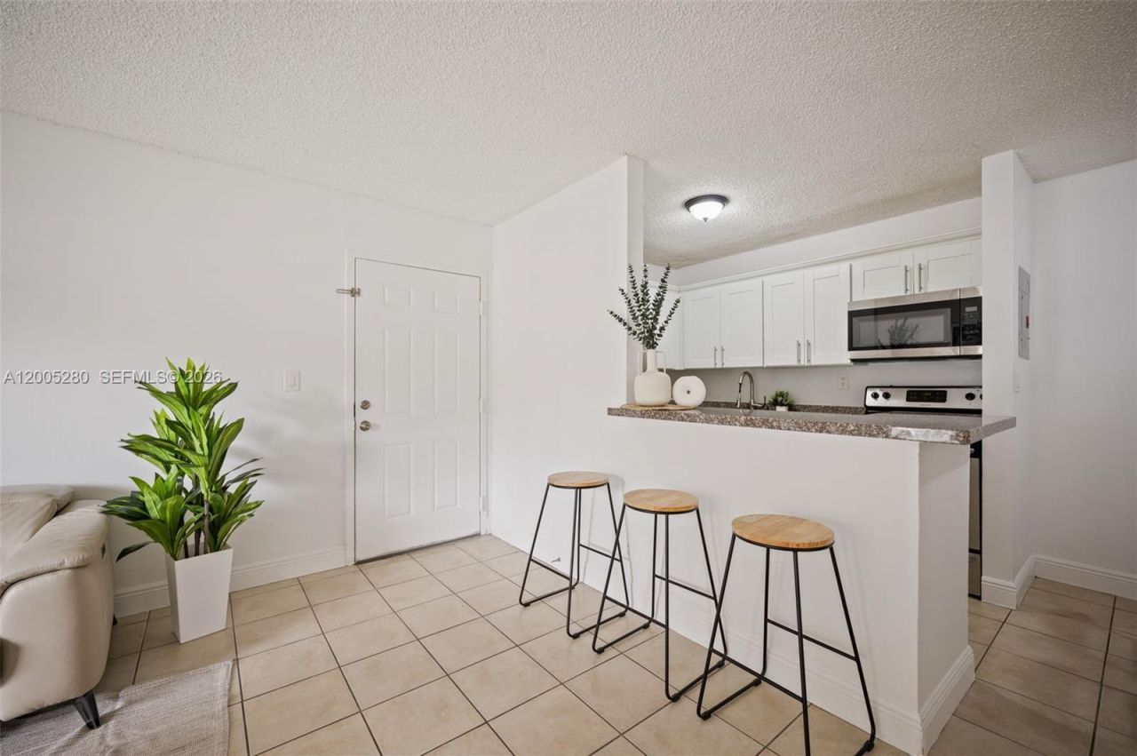 7195 NW 179th St, Unit 106, Hialeah, FL 33015 Photo