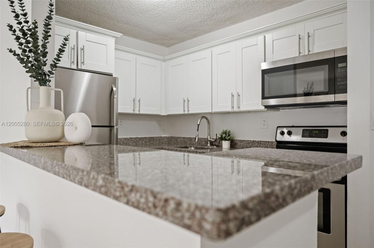 7195 NW 179th St, Unit 106, Hialeah, FL 33015 Photo