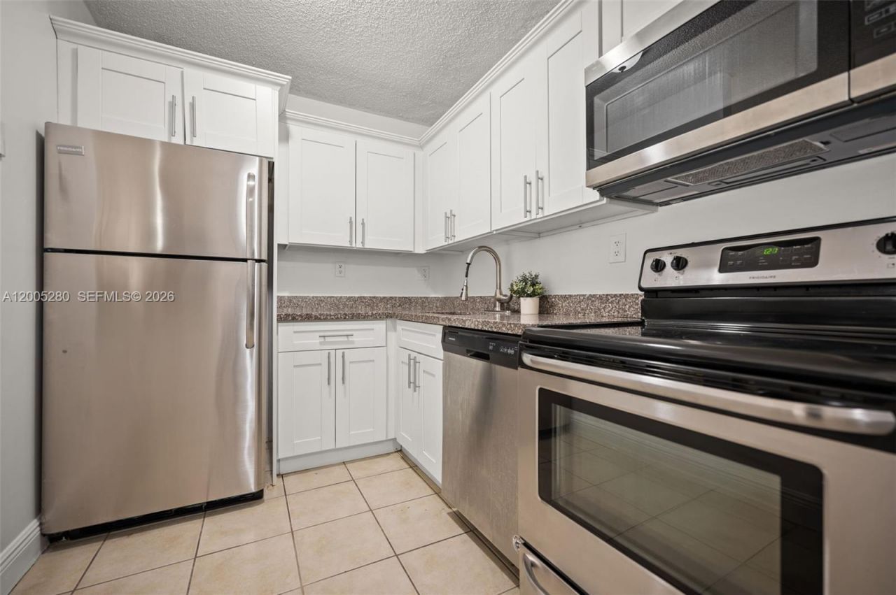 7195 NW 179th St, Unit 106, Hialeah, FL 33015 Photo