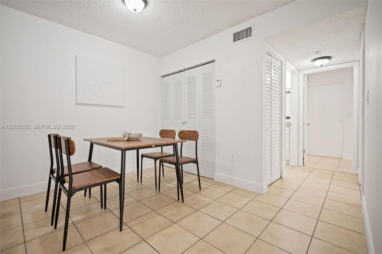 7195 NW 179th St, Unit 106, Hialeah, FL 33015 Photo