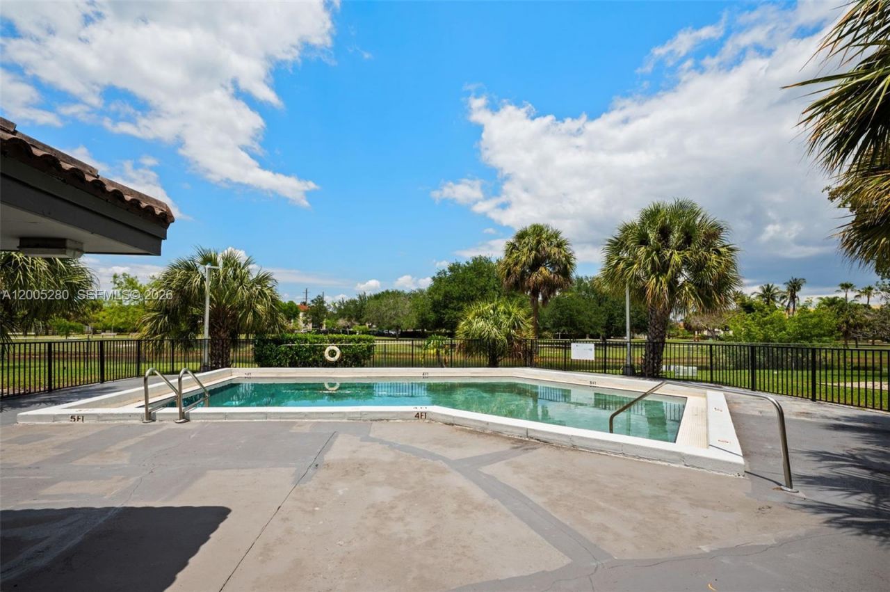 7195 NW 179th St, Unit 106, Hialeah, FL 33015 Photo