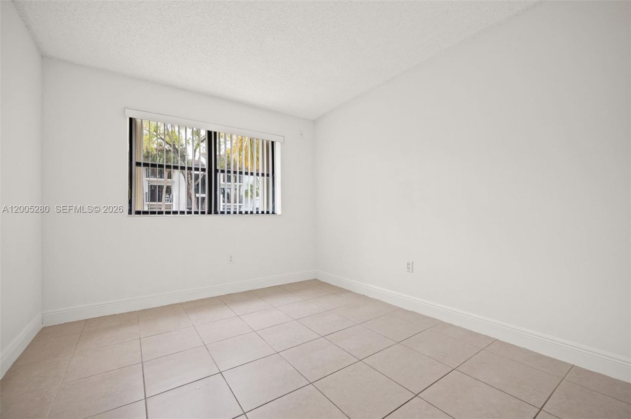 7195 NW 179th St, Unit 106, Hialeah, FL 33015 Photo