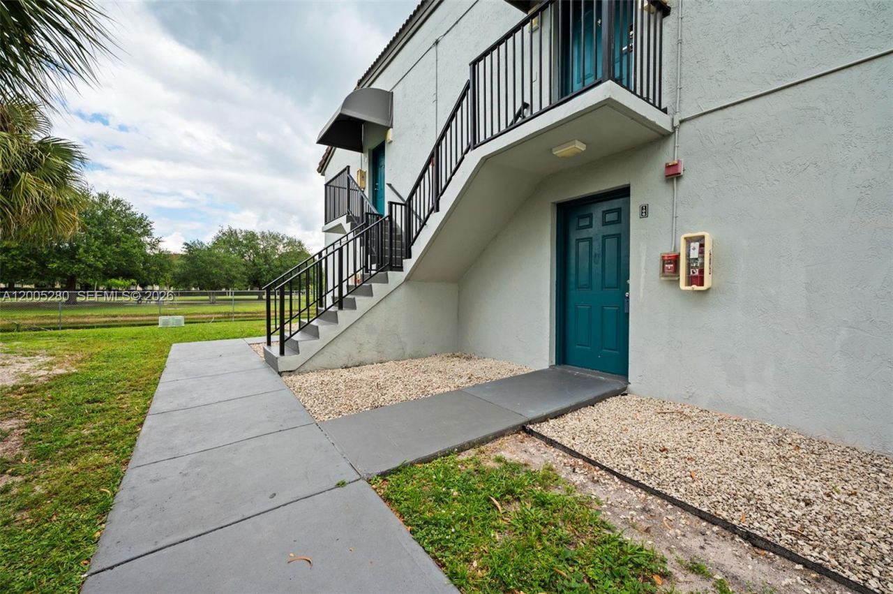 7195 NW 179th St, Unit 106, Hialeah, FL 33015 Photo