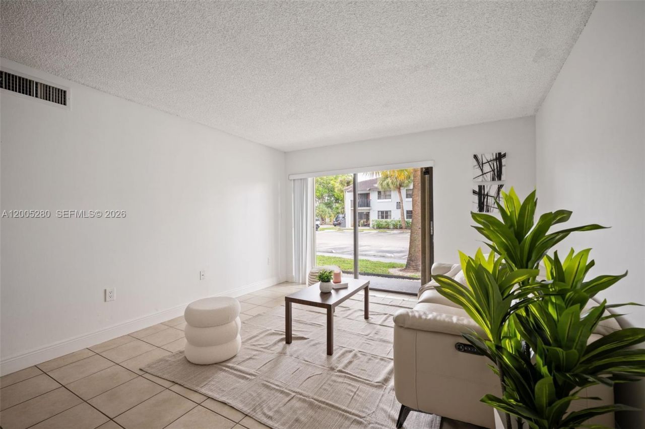 7195 NW 179th St, Unit 106, Hialeah, FL 33015 Photo