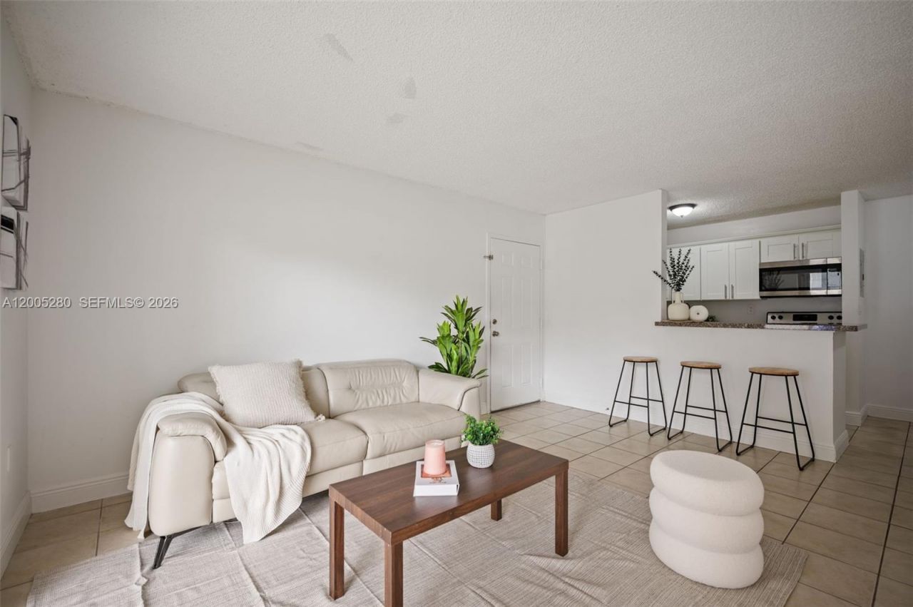 7195 NW 179th St, Unit 106, Hialeah, FL 33015 Photo